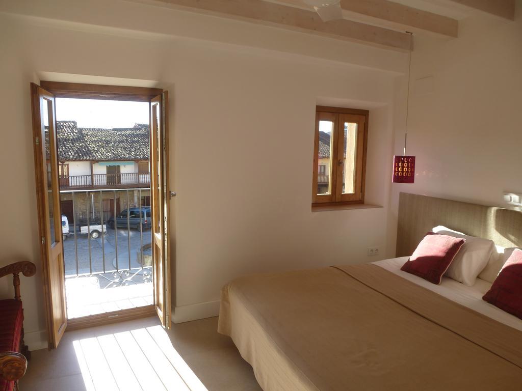 Apartamentos Rurales Entre Fuentes クアコス・デ・ユステ エクステリア 写真
